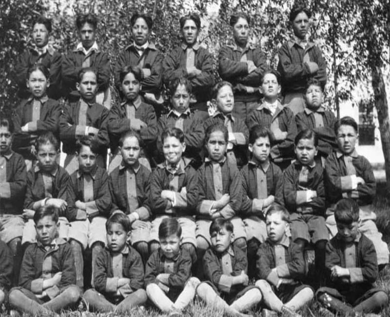 Group of students outside Fort Alexander Pine Falls school