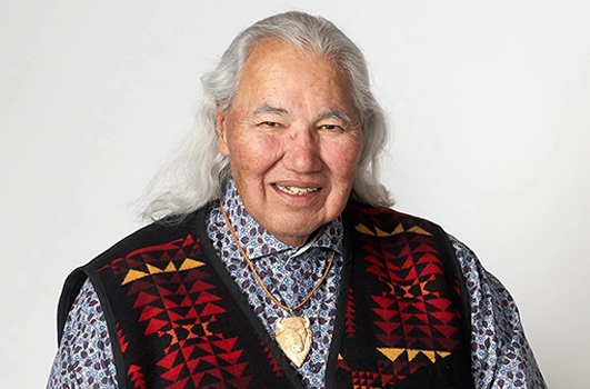 Mazina Gheezhik, Son Honneur l’honorable Murray Sinclair