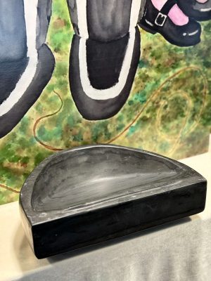 A traditional Inuit lamp made from Sanikiluaq marble by artist Kupapik Ningeocheak, symbolizing Inuit strength and enduring spirit.